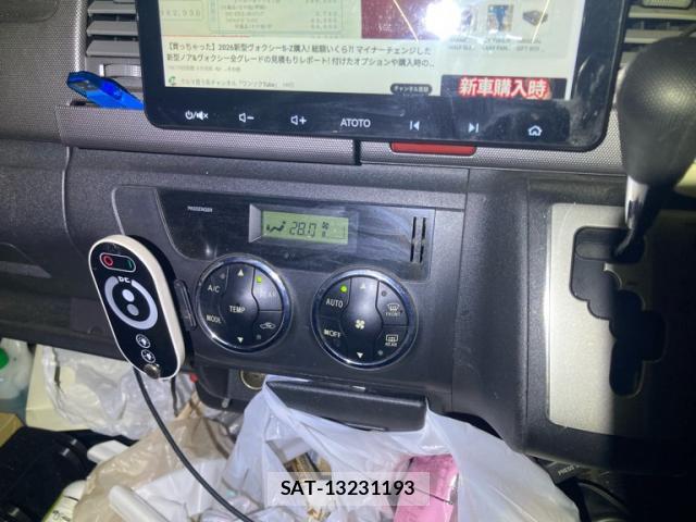 Toyota HIACE VAN 2013-08 8876403-18