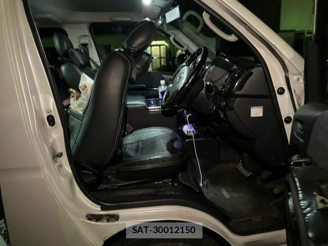 Toyota HIACE VAN 2017-03 8876428-12