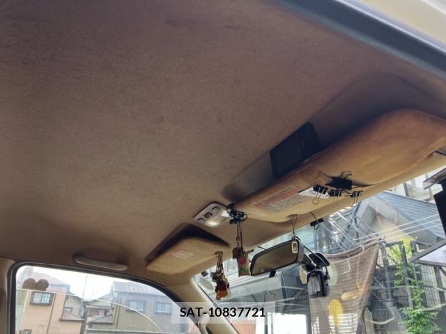 Toyota HIACE VAN 2005-10 8876549-11