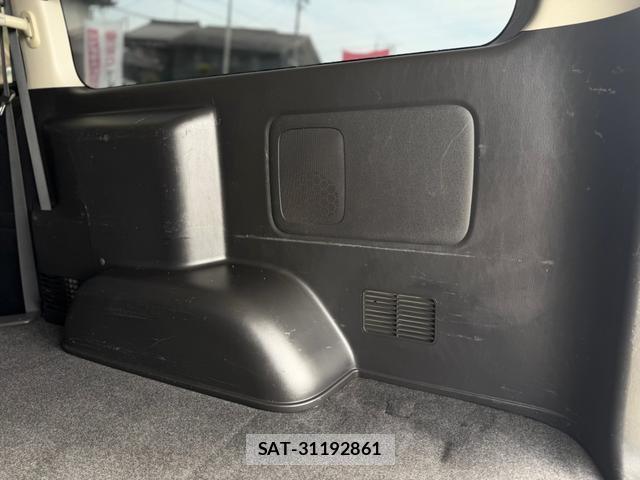 Toyota HIACE VAN 2015-08 8876669-9