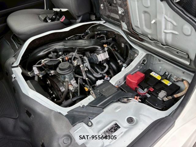 Toyota HIACE VAN 2015-11 8876883-13