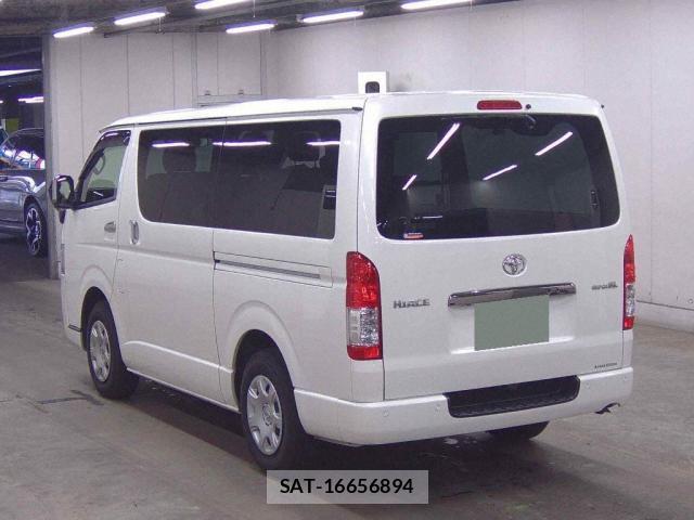 Toyota HIACE VAN 2022-01 8877369-1
