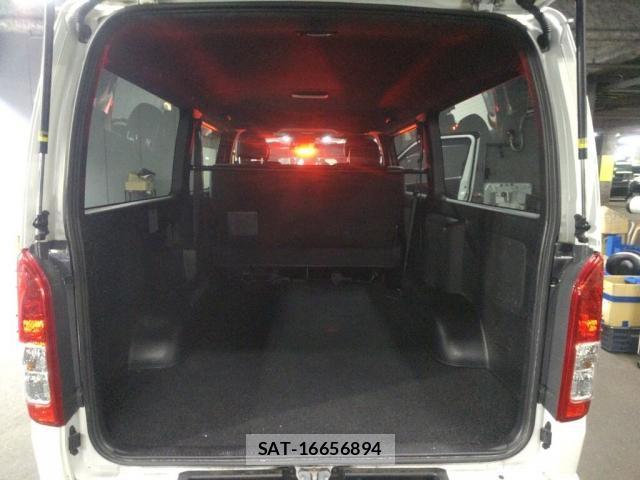 Toyota HIACE VAN 2022-01 8877369-3