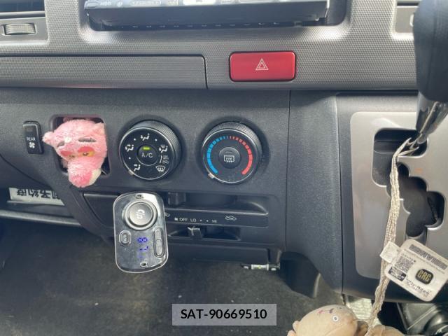 Toyota HIACE VAN 2008-10 8877592-3