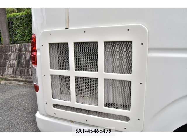Toyota HIACE VAN 2023-04 8877827-18