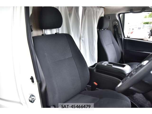 Toyota HIACE VAN 2023-04 8877827-3