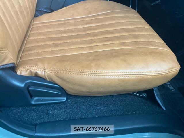 Toyota HIACE VAN 2025-04 8877880-11