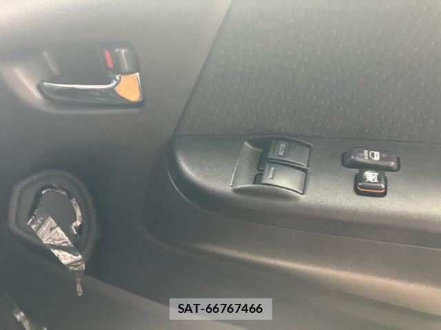 Toyota HIACE VAN 2025-04 8877880-18