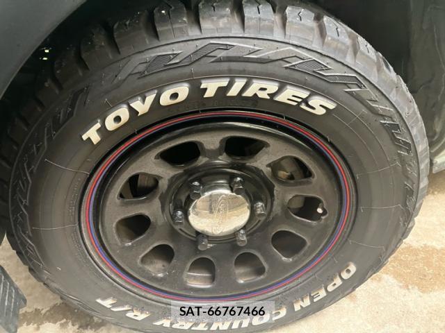 Toyota HIACE VAN 2025-04 8877880-5