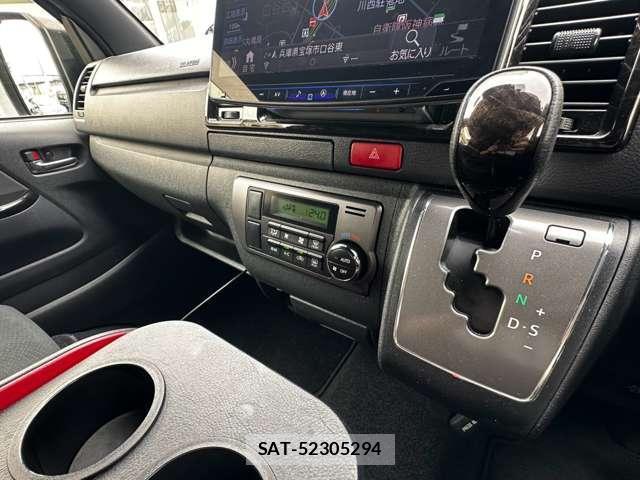 Toyota HIACE VAN 2022-06 8877941-11