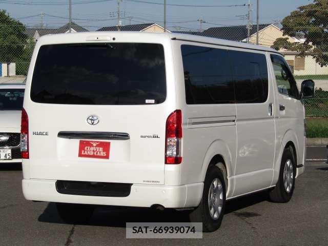 Toyota HIACE VAN 2022-10 8878008-1