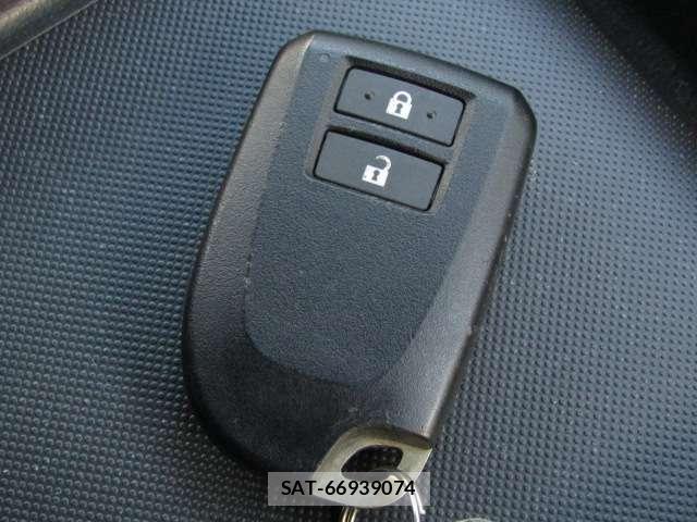 Toyota HIACE VAN 2022-10 8878008-9