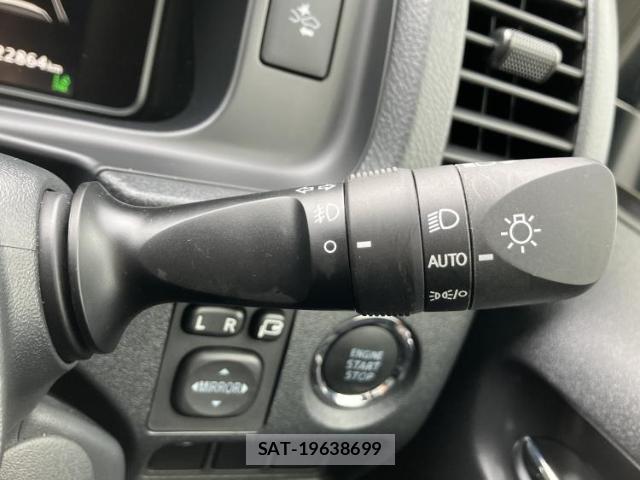 Toyota HIACE VAN 2025-03 8878311-12