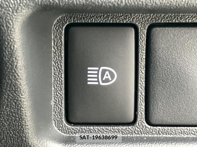 Toyota HIACE VAN 2025-03 8878311-17