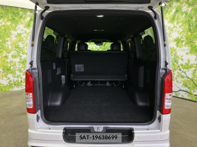 Toyota HIACE VAN 2025-03 8878311-7