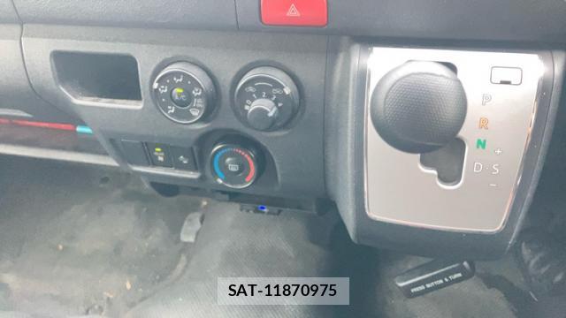 Toyota HIACE WAGON 2019-04 8877080-10