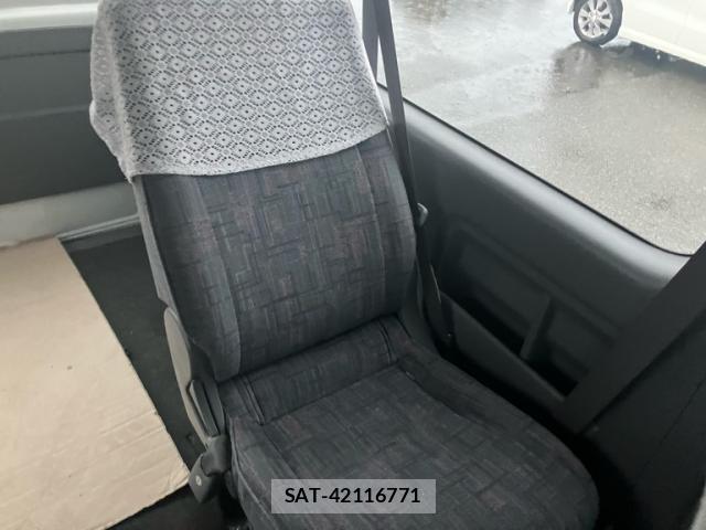 Toyota HIACE WAGON 2005-08 8877081-9