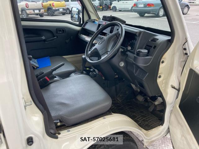 Daihatsu HIJET TRUCK 2016-08 8876035-6