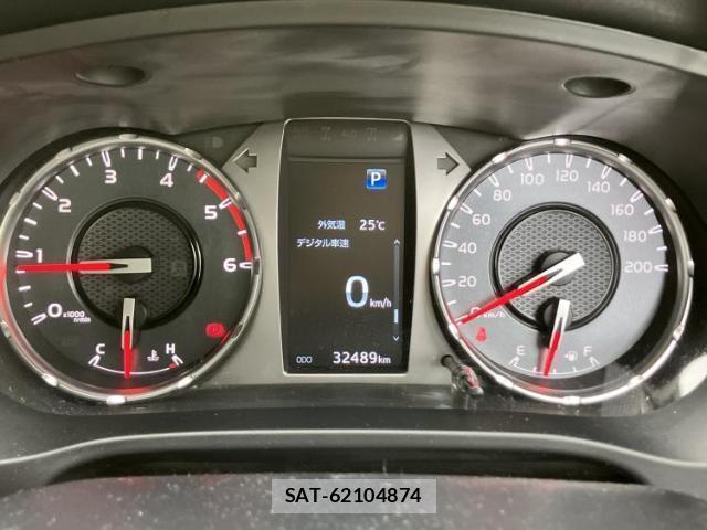 Toyota HILUX 2022-04 8876323-12