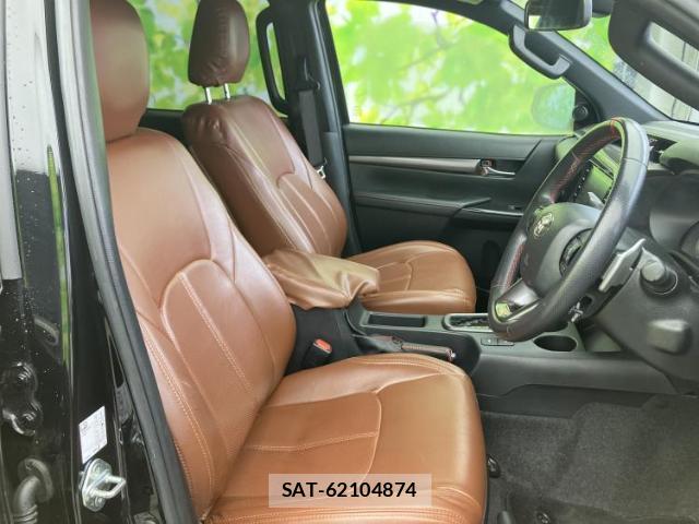 Toyota HILUX 2022-04 8876323-4