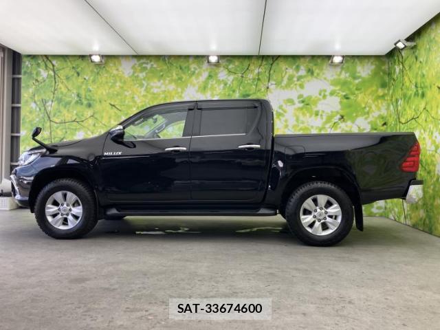 Toyota HILUX 2019-04 8877332-1
