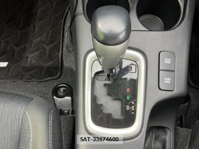 Toyota HILUX 2019-04 8877332-17