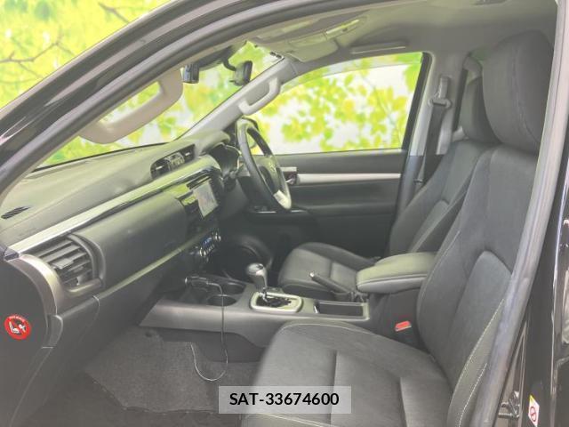Toyota HILUX 2019-04 8877332-3