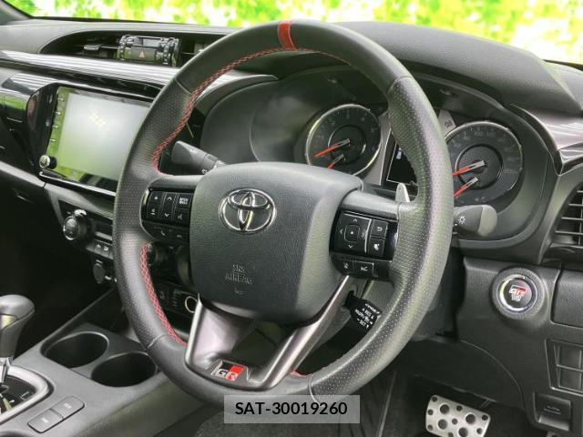 Toyota HILUX 2023-10 8878181-13