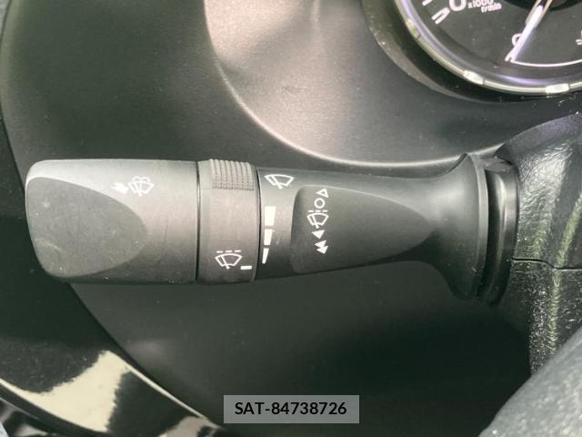 Toyota HILUX 2021-12 8878316-17
