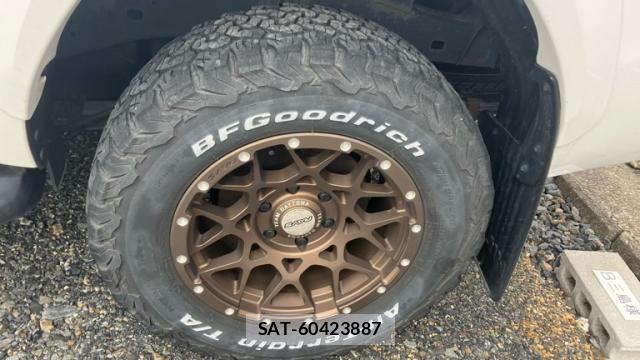 Toyota HILUX 2023-03 8876286-15