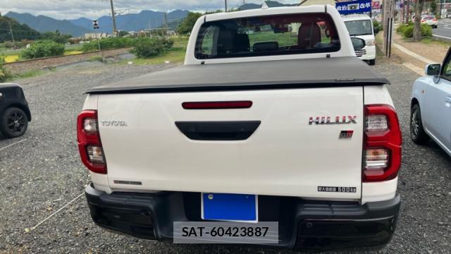 Toyota HILUX 2023-03 8876286-2