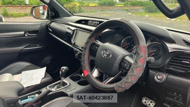 Toyota HILUX 2023-03 8876286-4