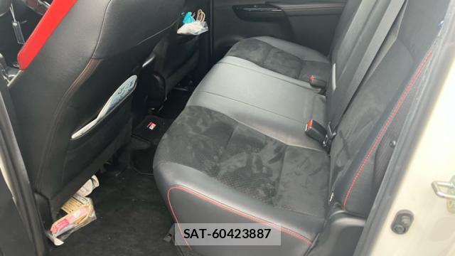 Toyota HILUX 2023-03 8876286-7