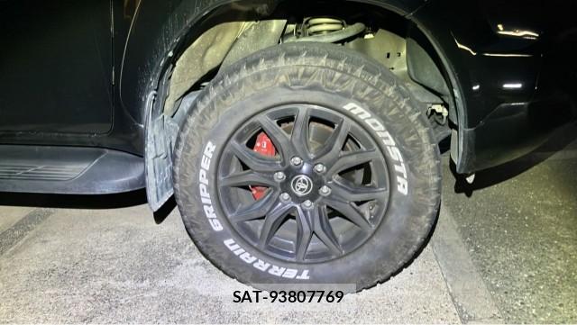 Toyota HILUX 2024-07 8877155-7