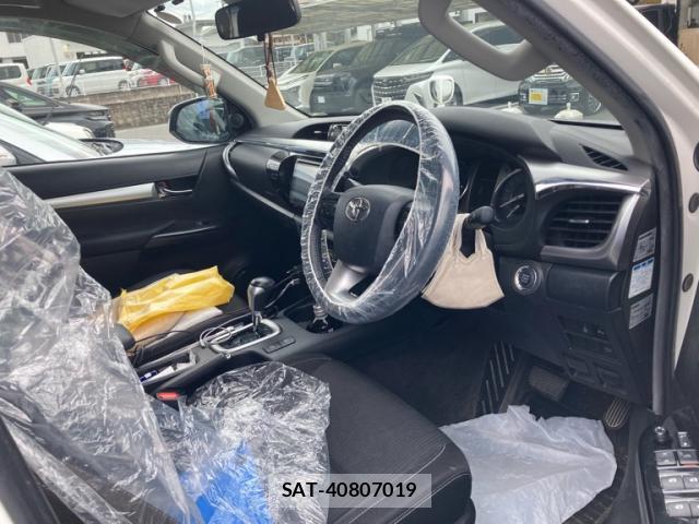 Toyota HILUX 2020-09 8877399-11