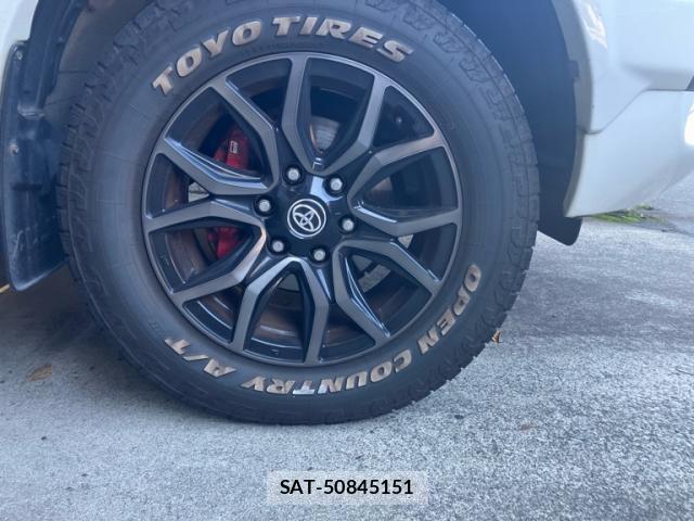 Toyota HILUX 2022-03 8877536-4
