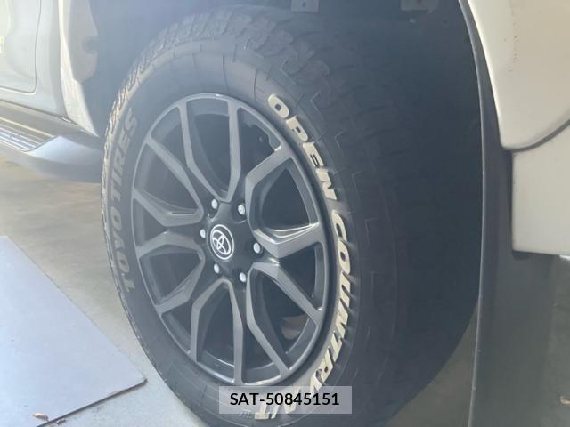 Toyota HILUX 2022-03 8877536-6