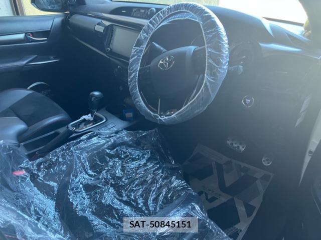 Toyota HILUX 2022-03 8877536-9