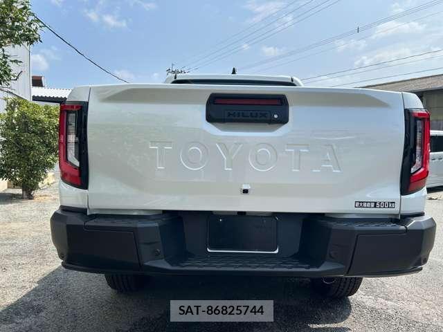 Toyota HILUX 2026-08 8877637-13