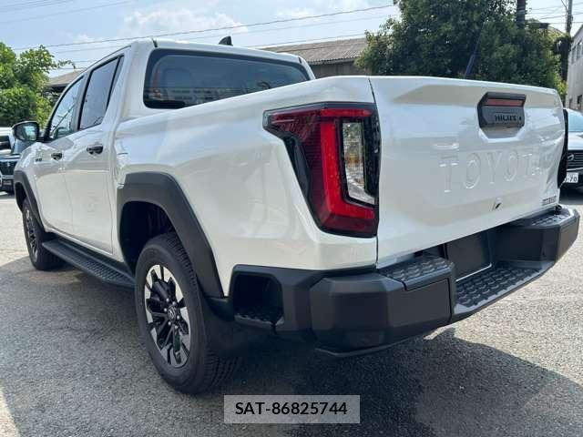 Toyota HILUX 2026-08 8877637-15