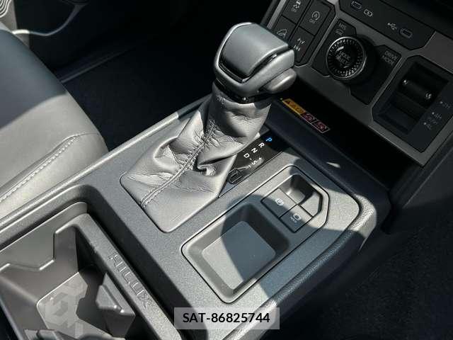 Toyota HILUX 2026-08 8877637-17