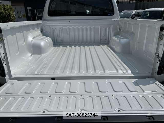 Toyota HILUX 2026-08 8877637-3