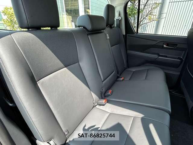 Toyota HILUX 2026-08 8877637-7