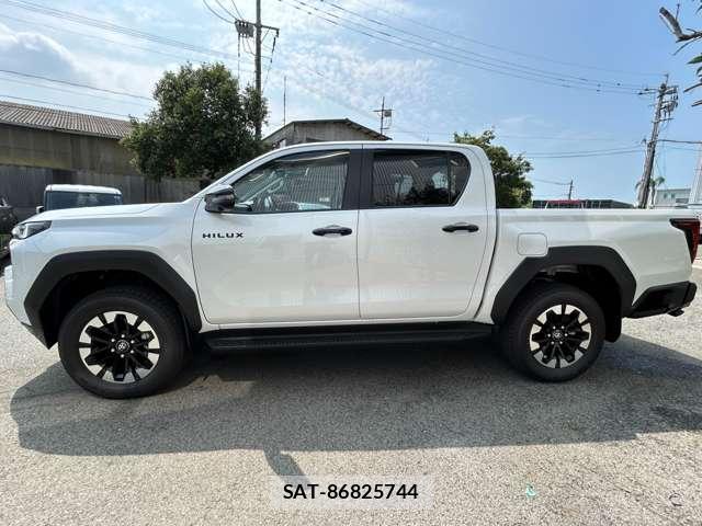 Toyota HILUX 2026-08 8877637-9