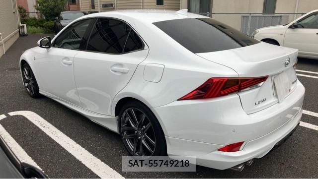 Lexus IS 2018-05 8877143-10