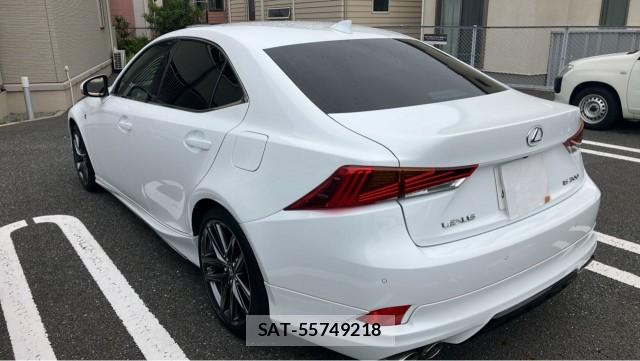 Lexus IS 2018-05 8877143-13