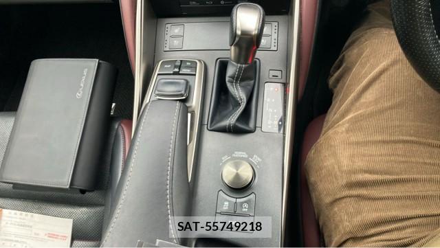 Lexus IS 2018-05 8877143-14