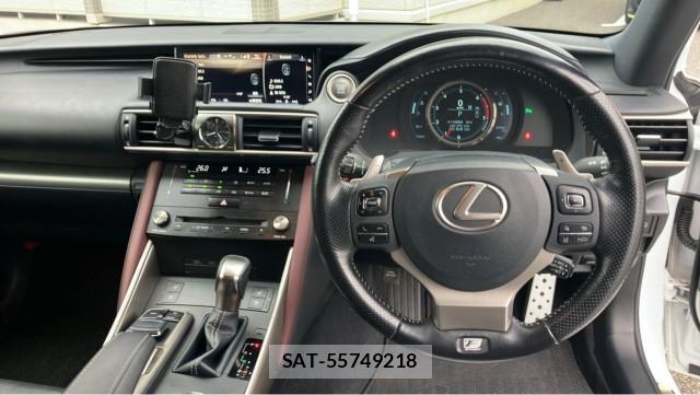 Lexus IS 2018-05 8877143-16