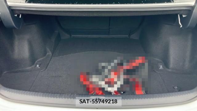 Lexus IS 2018-05 8877143-17