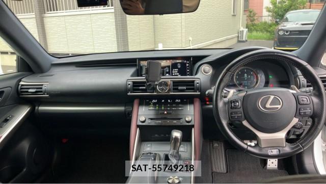 Lexus IS 2018-05 8877143-2